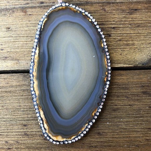 9- Polished Natural Geode Slice Pendant in Neutral Tones Crystal Surround! EUC - Picture 7 of 12